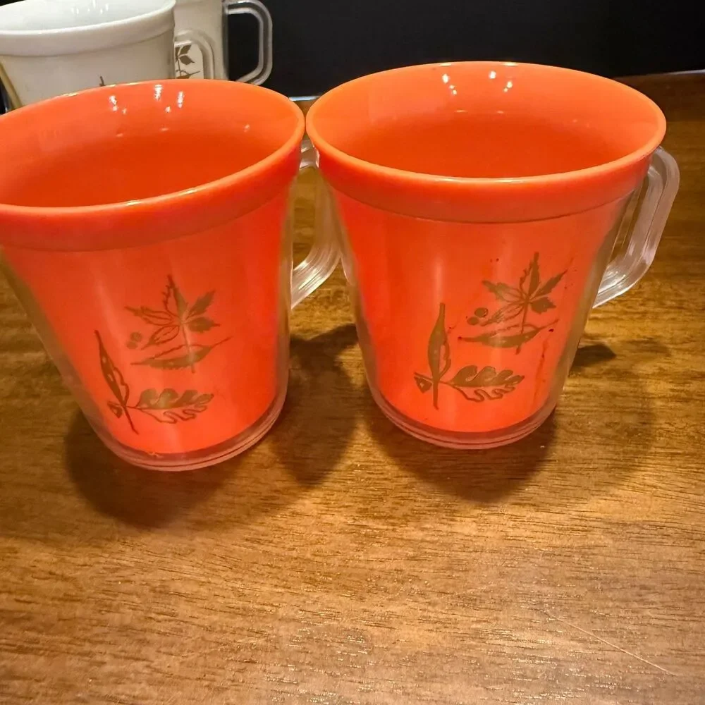 Set of 6 Vtg Insulated Plastic Mugs Double Wall Gold Leaf Print MCM